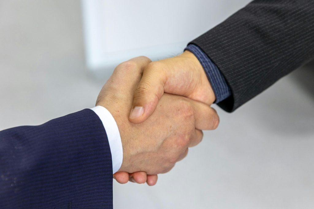 diverse-team-working-together